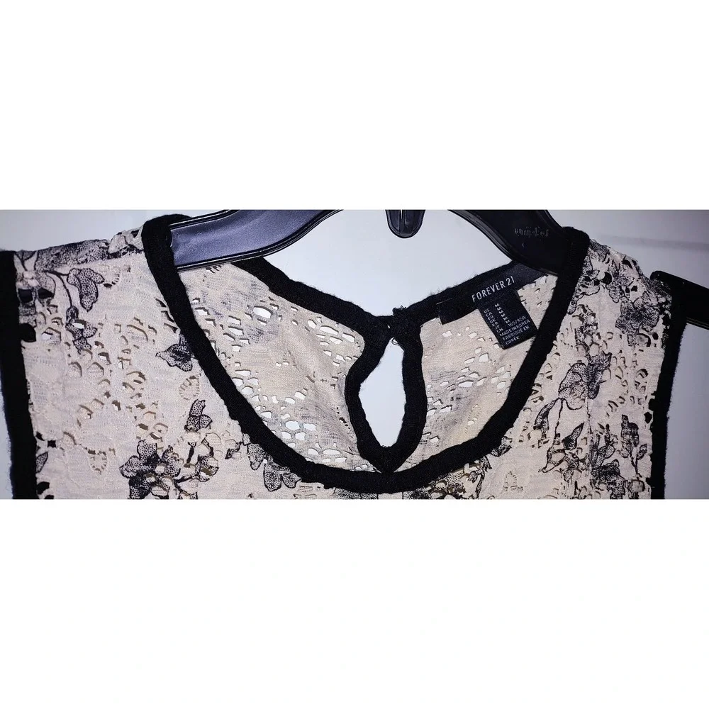 Beige and Black embroidered Lace top size Medium - Picture 4 of 4